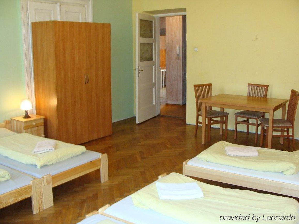 Hostel Al Fresco Краков Экстерьер фото