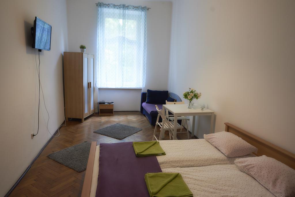 Hostel Al Fresco Краков Экстерьер фото