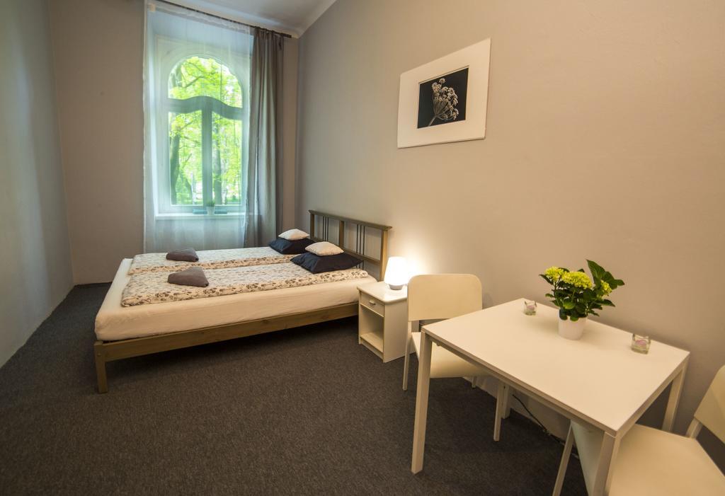 Hostel Al Fresco Краков Экстерьер фото