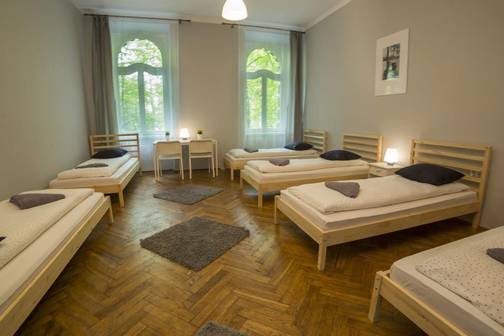 Hostel Al Fresco Краков Экстерьер фото