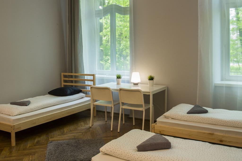 Hostel Al Fresco Краков Экстерьер фото