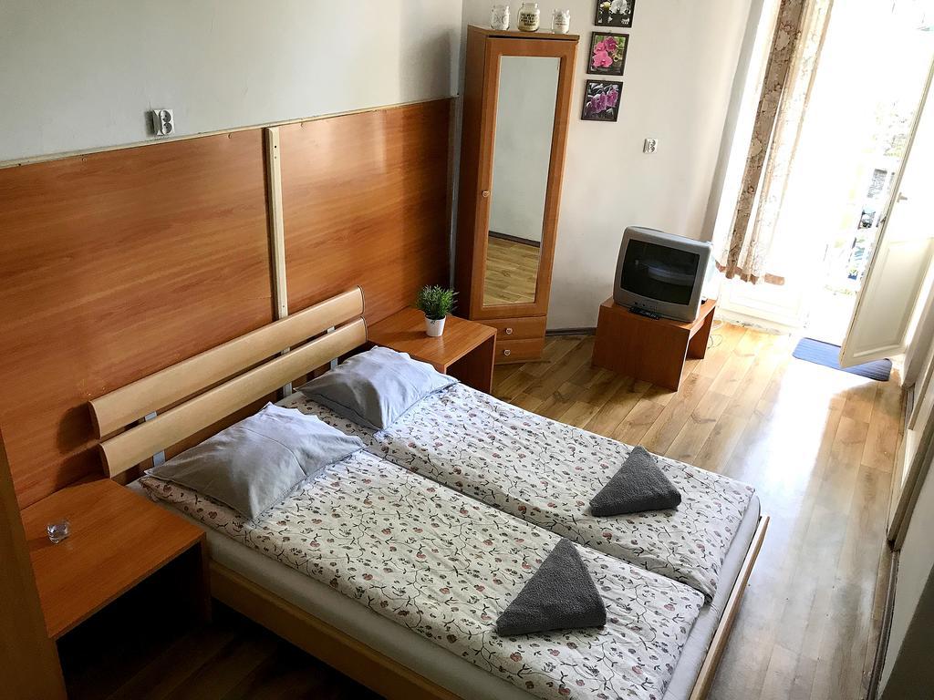 Hostel Al Fresco Краков Экстерьер фото