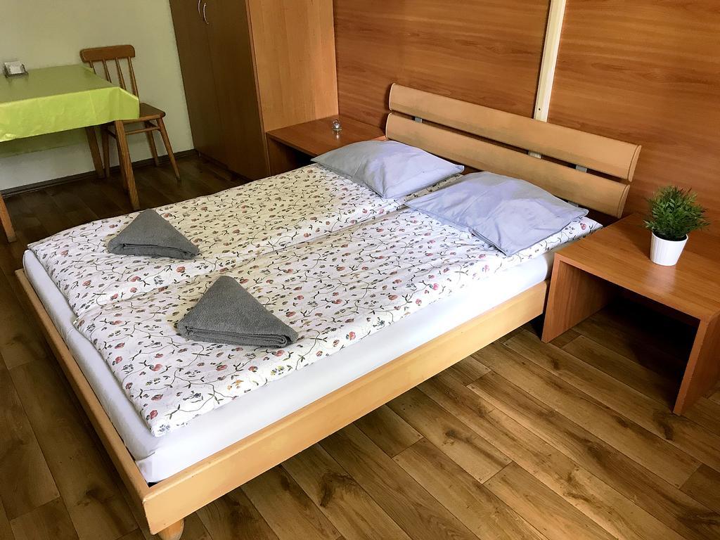 Hostel Al Fresco Краков Экстерьер фото