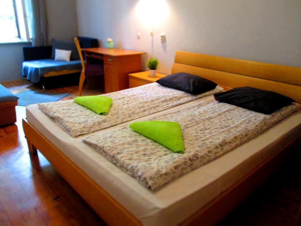 Hostel Al Fresco Краков Экстерьер фото