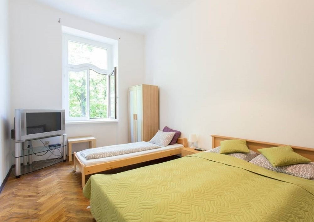 Hostel Al Fresco Краков Экстерьер фото