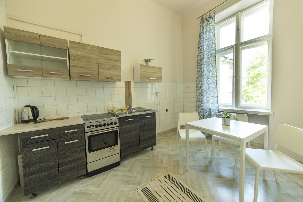 Hostel Al Fresco Краков Экстерьер фото
