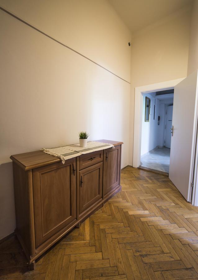 Hostel Al Fresco Краков Экстерьер фото