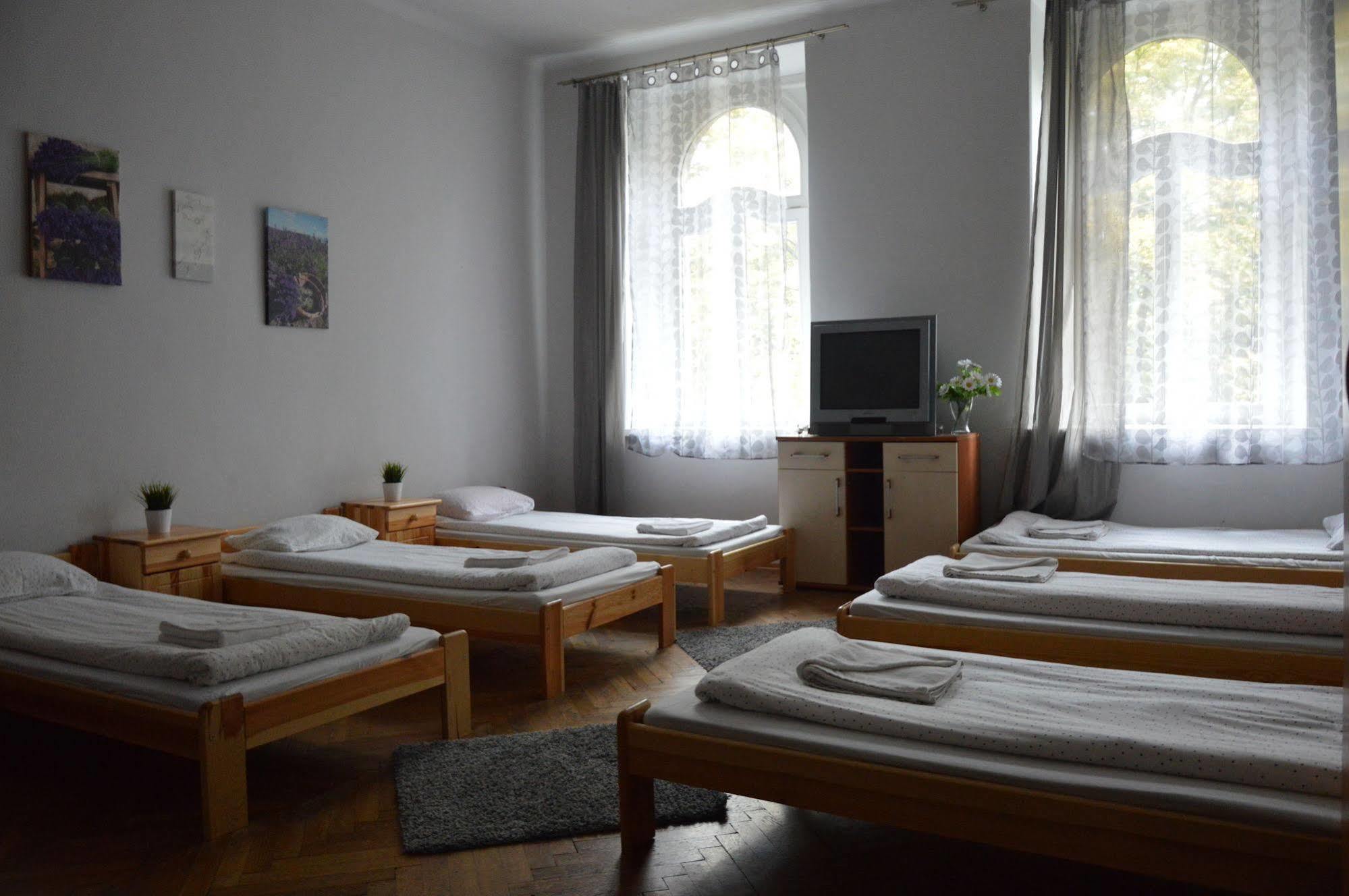 Hostel Al Fresco Краков Экстерьер фото