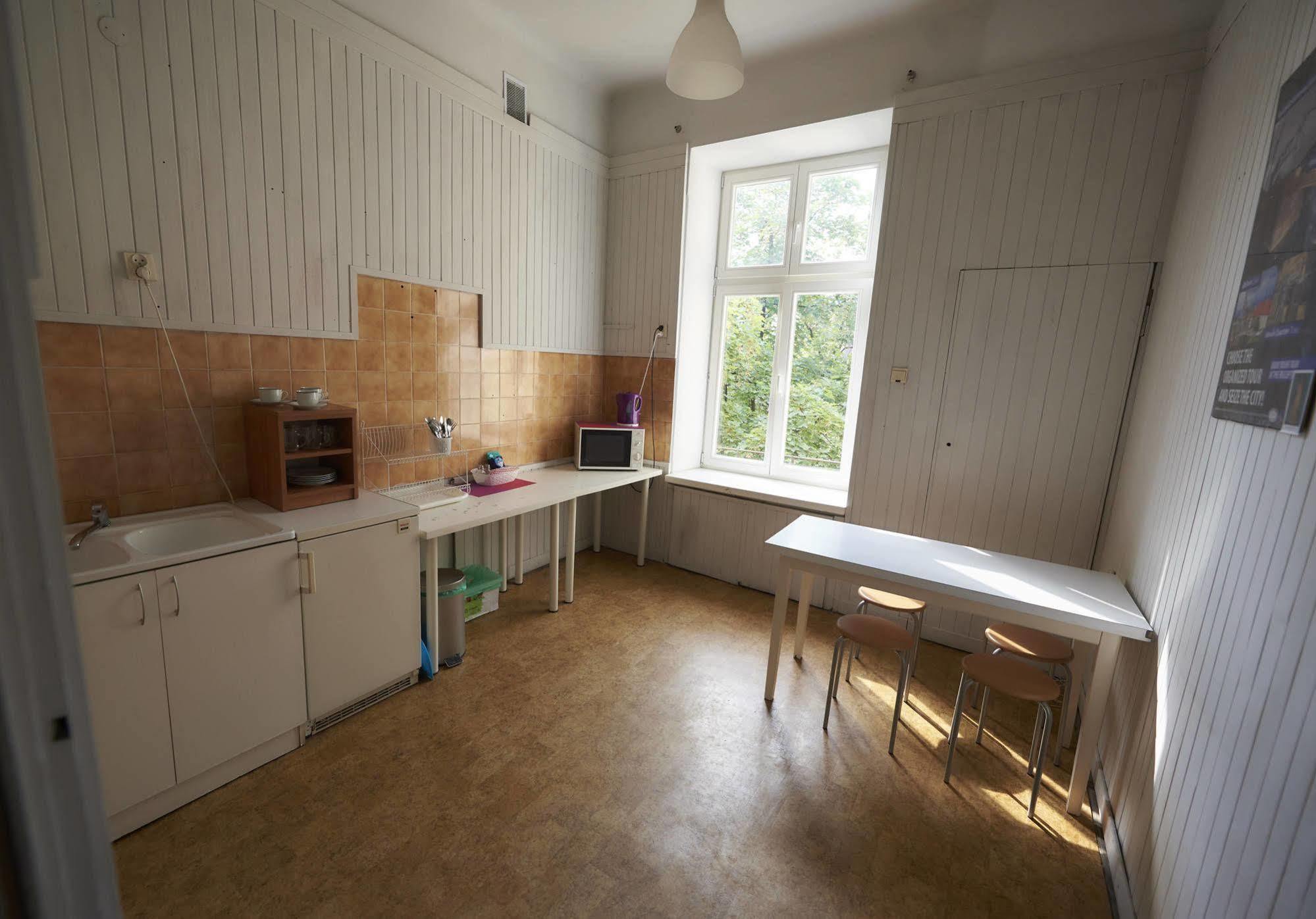 Hostel Al Fresco Краков Экстерьер фото