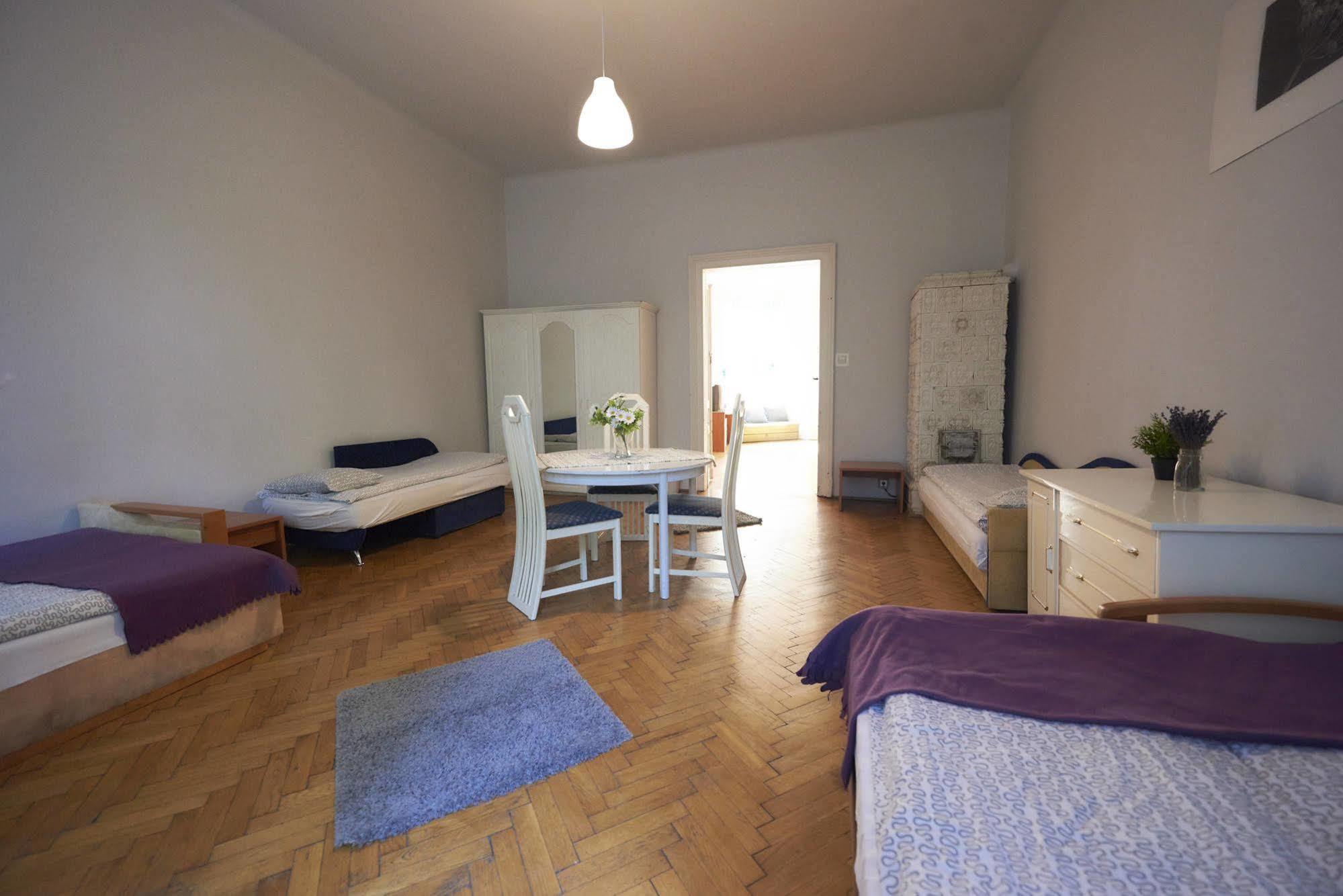 Hostel Al Fresco Краков Экстерьер фото