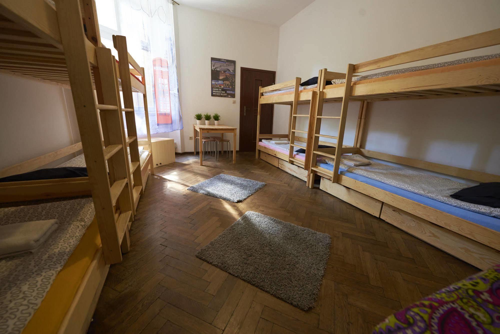 Hostel Al Fresco Краков Экстерьер фото