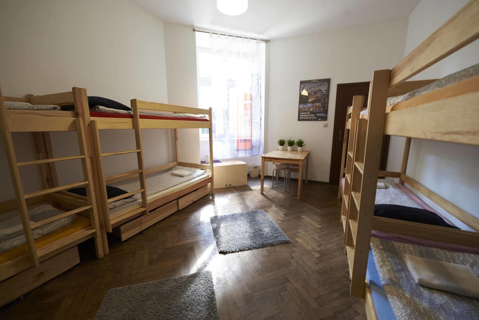 Hostel Al Fresco Краков Экстерьер фото
