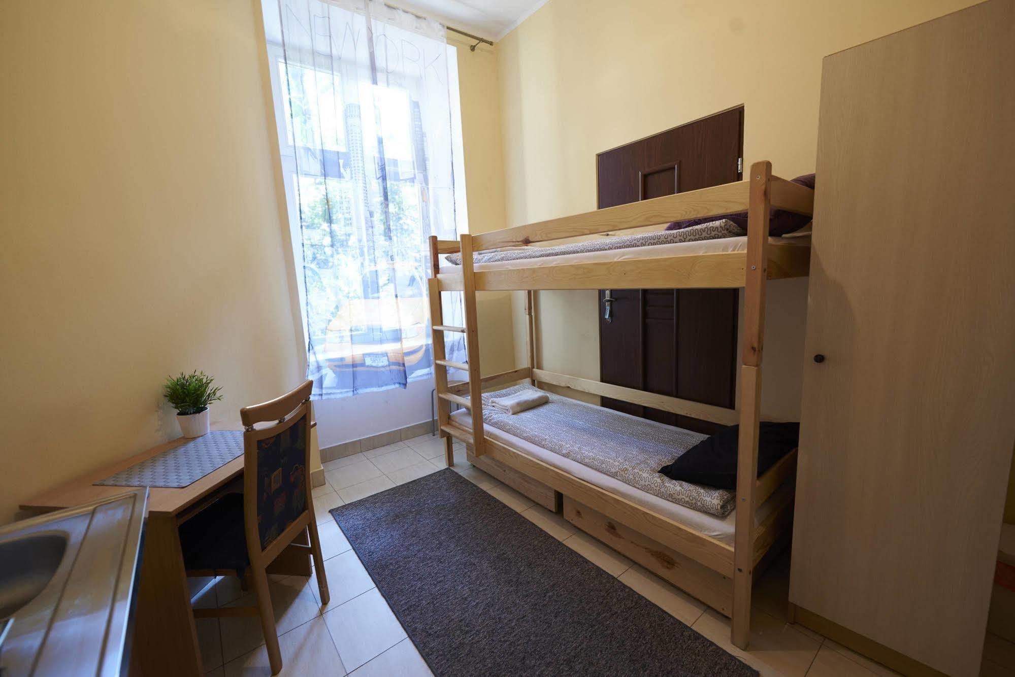 Hostel Al Fresco Краков Экстерьер фото