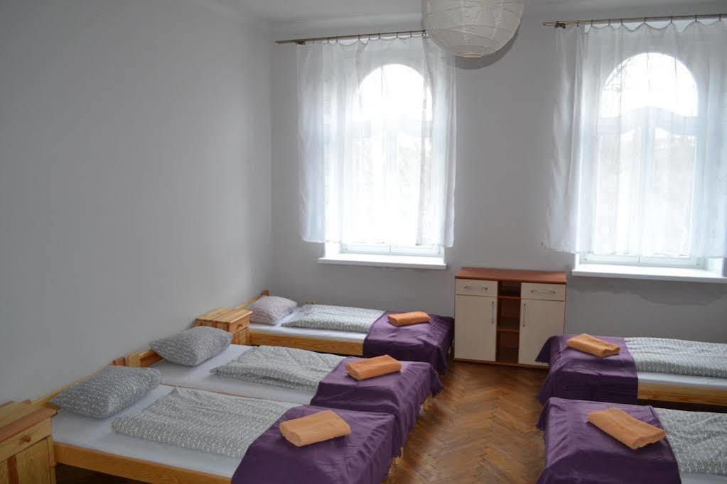Hostel Al Fresco Краков Экстерьер фото